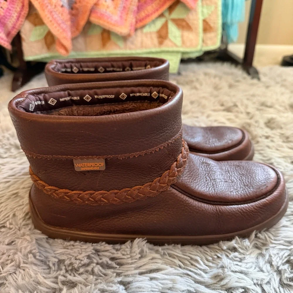 Manitobah Mukluks Waterproof Leather Boot Ladies 9 Men 7 Brown Braided Winter